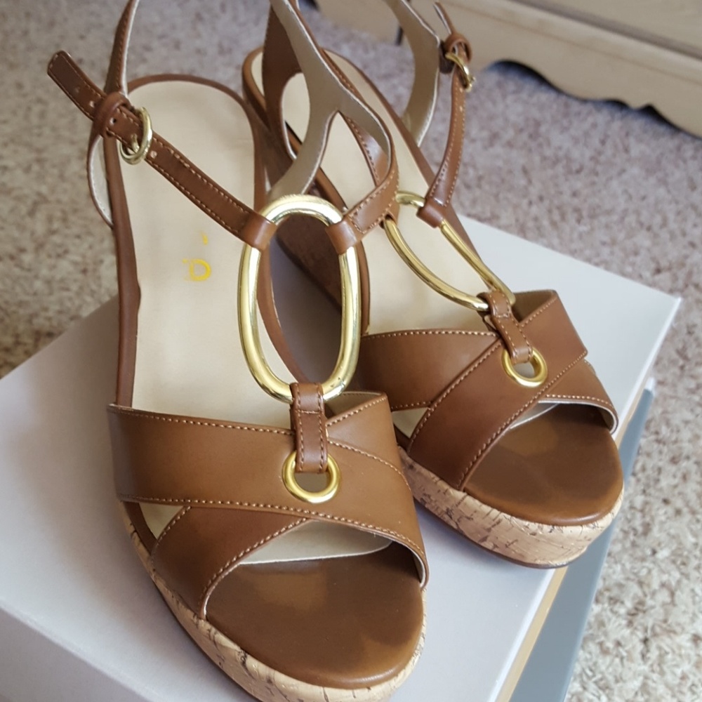 Shoe - Picture 2 of 4